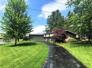 7637 Dean Rd, Fenton, MI 48430