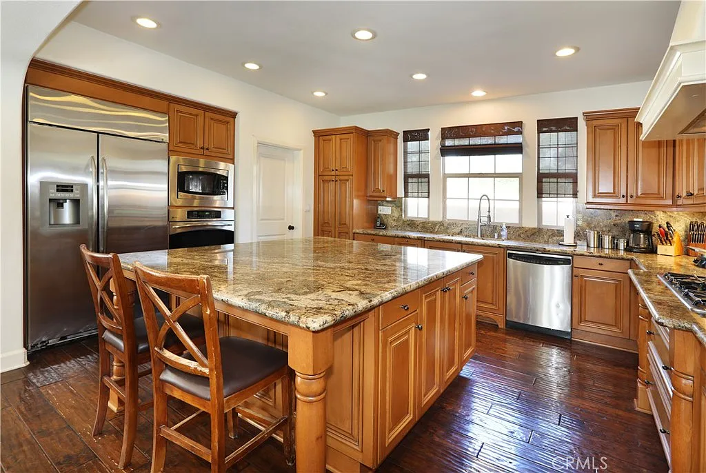 4 bed, 2933 sqft, $6,750 — Photo 4