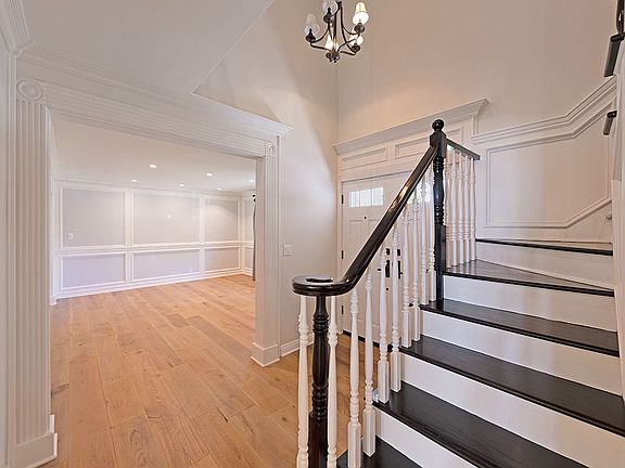 4th image of 5463 Katherine Ave