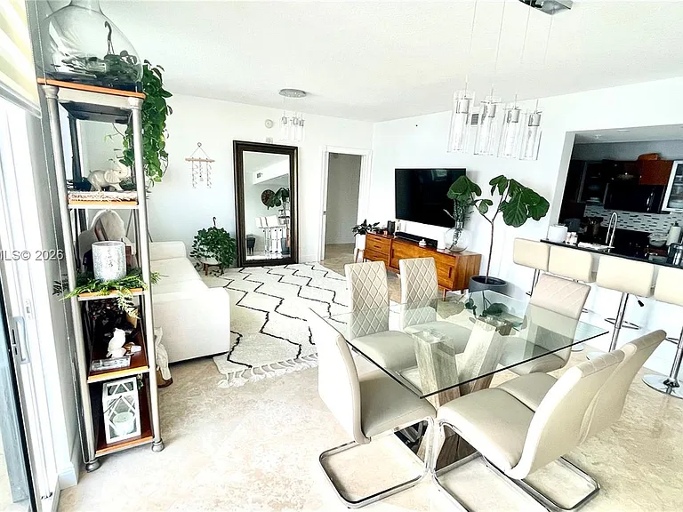 18800 NE 29th Ave #818 — Photo 4