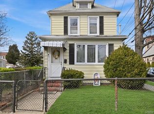 51 W Hitchcock Ave, Floral Park, NY 11001