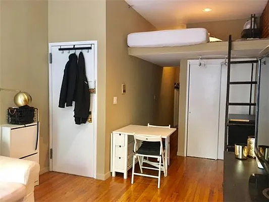 Sold by Bank Neary | media 25