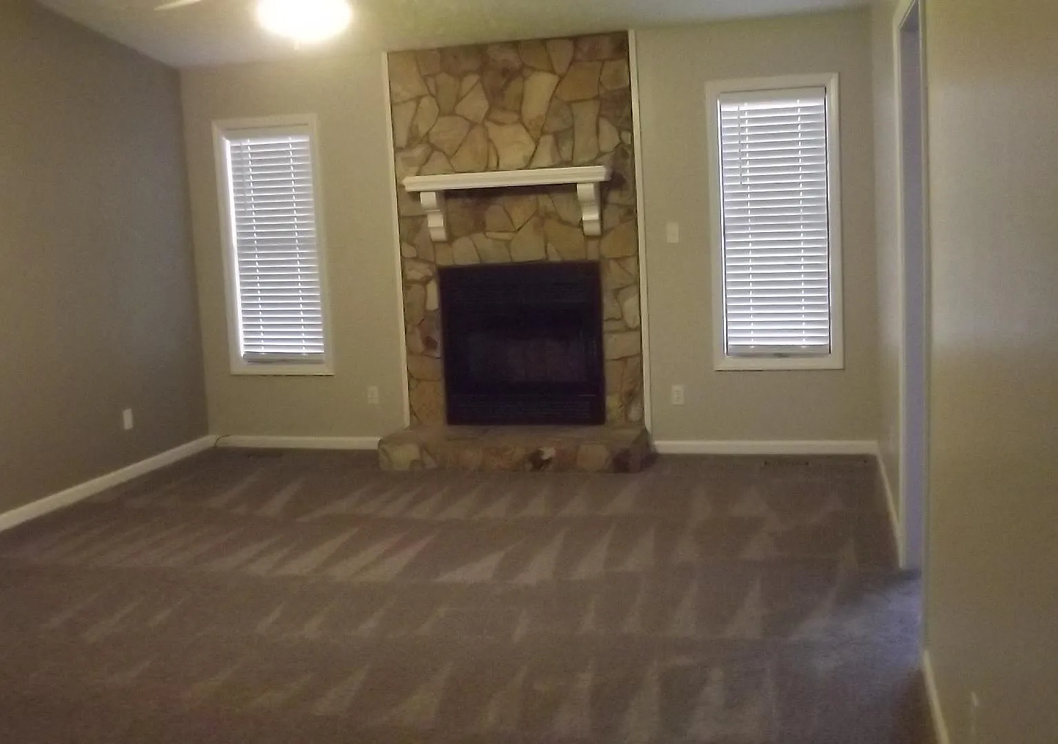 3 bed, 1.5 bath, 1400 sqft, $1,650 — Photo 3