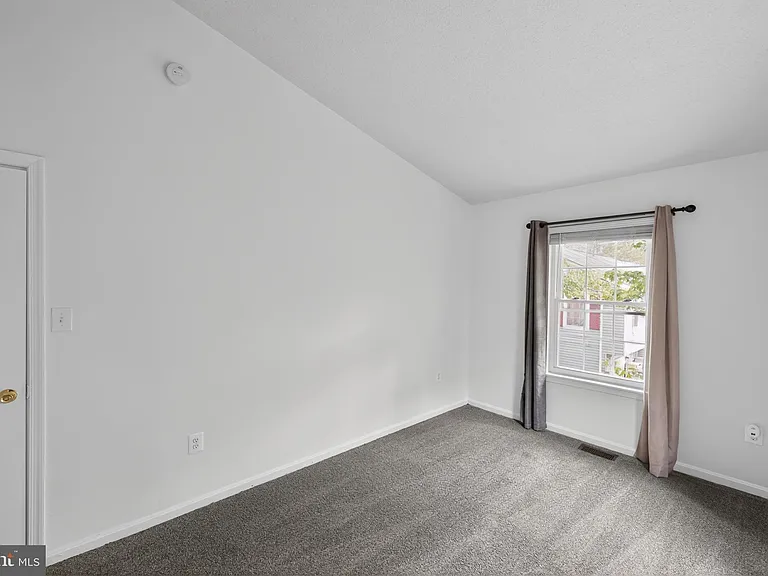 1015 Saint Michaels Dr — Photo 16