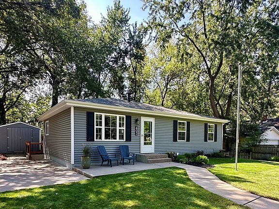 3rd image of 403 Stewart Rd