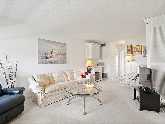 4th image of 39 Woodland Dr APT 205