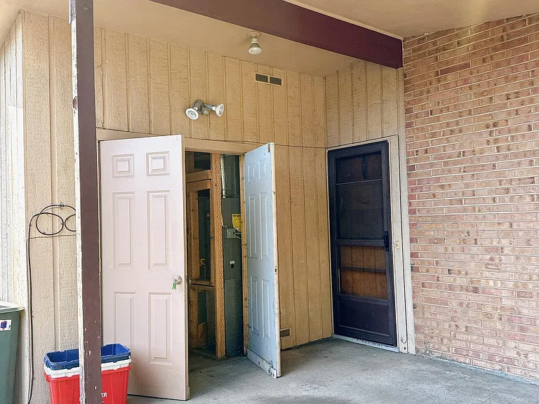 2215 Broadway St — Photo 22