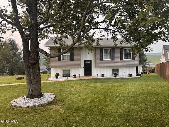 4th image of 130 Johns Dr