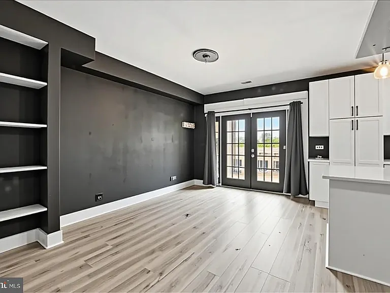 939 15th St SE — Photo 5