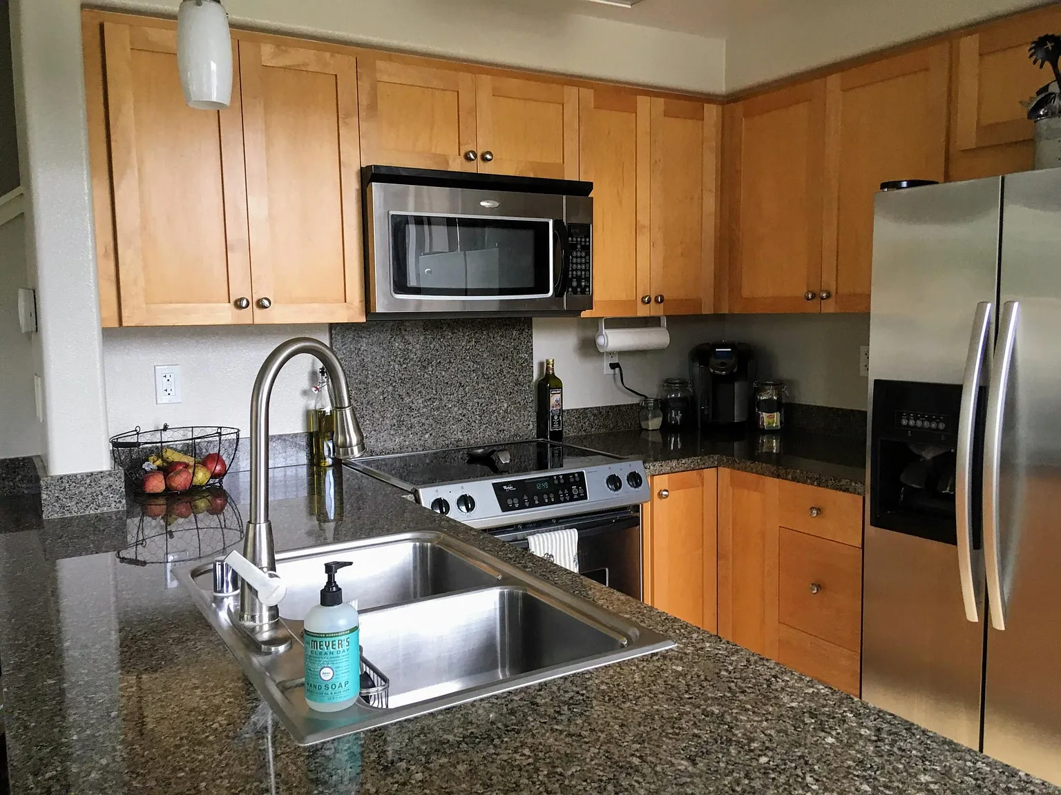 3 bed, 2.5 bath, $4,200 — Photo 2