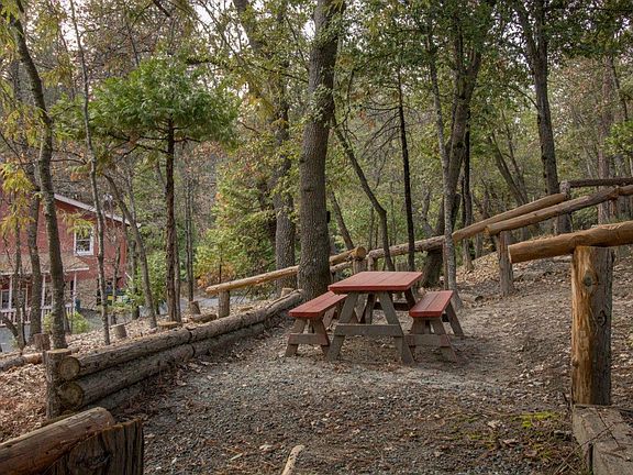 4th image of 23280 Tuolumne Dr