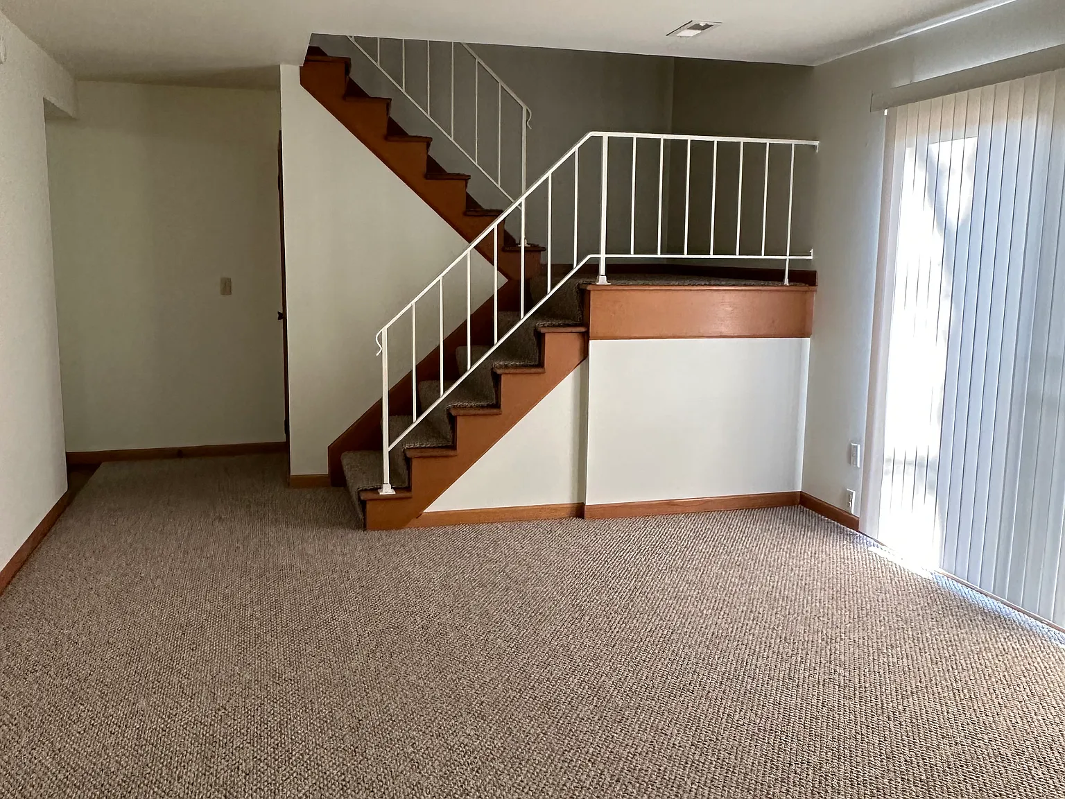 3 bed, 1.5 bath, 1200 sqft, $1,300 — Photo 3