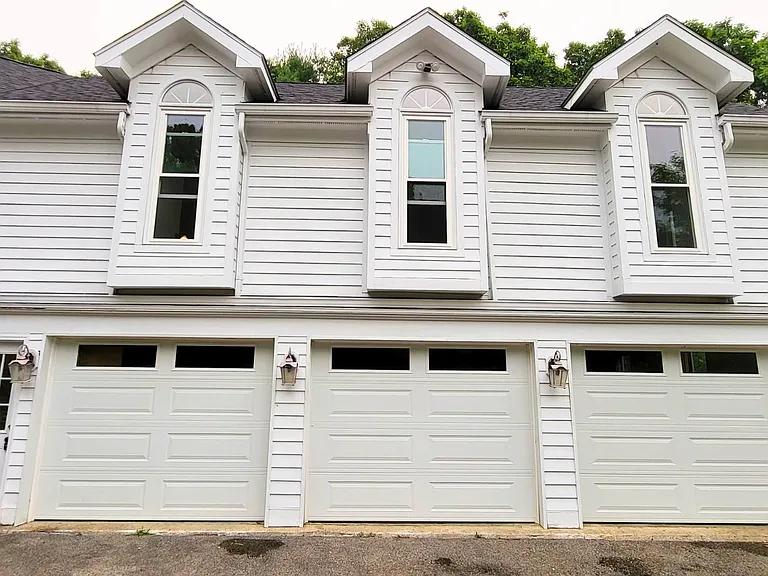 19 Friendship Ln — Photo 1