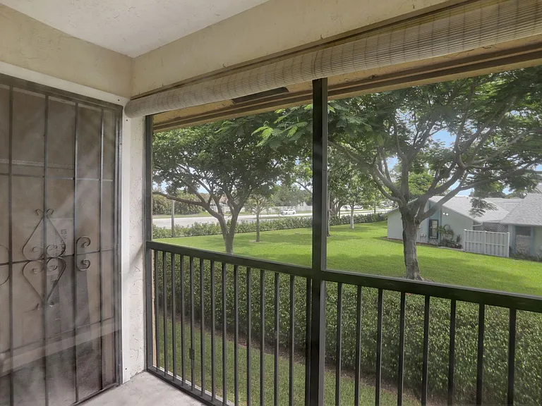 9413 Boca Cove Cir — Photo 31