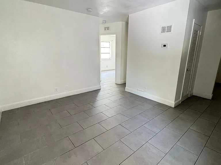 914 3rd St #2 — Photo 4