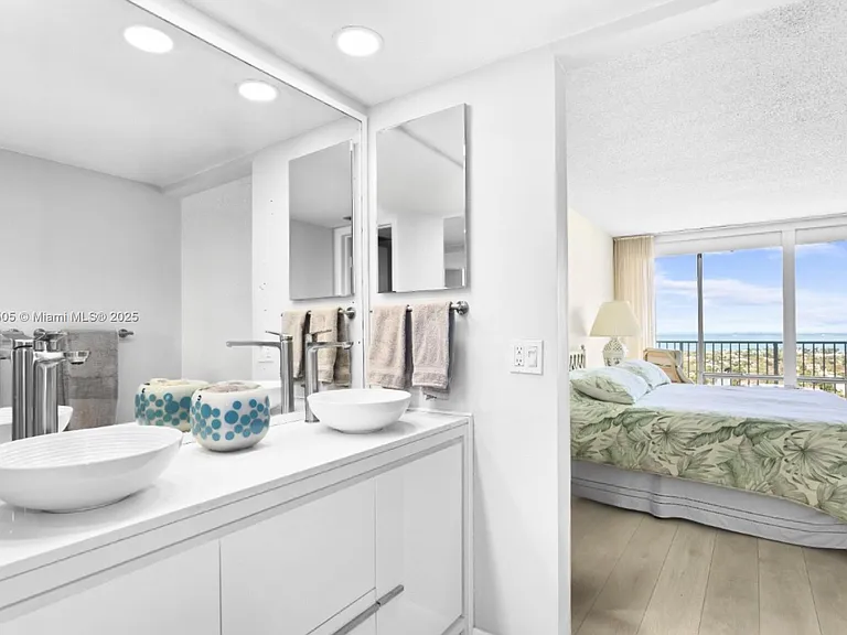 881 Ocean Dr #24C — Photo 16