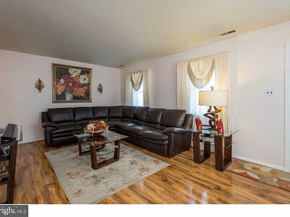 4th image of 109 Fellowship Ln