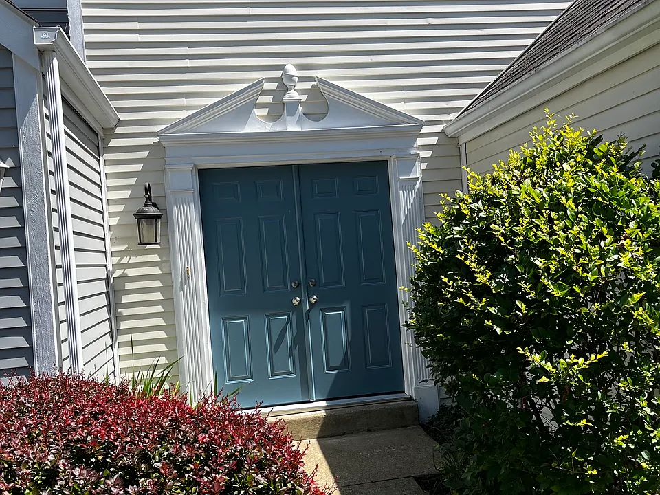 12 New London Ln