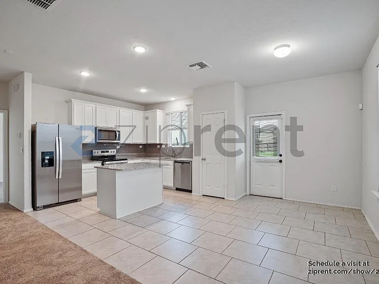 10355 McQueeney — Photo 3