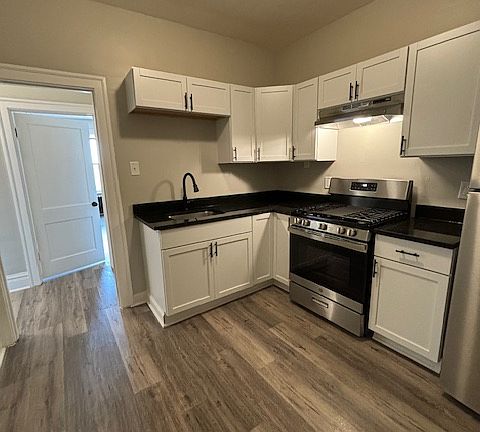 2nd image of 124 1/2 E Sibley St #30