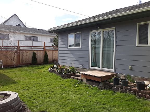 Back yard, plenty of space for enjoying the outdoors.