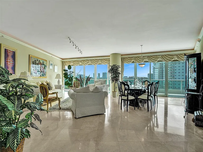 199 Ocean Lane Dr #901 — Photo 40