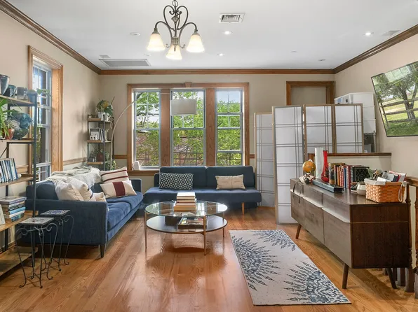 6039 Huxley Avenue image 1 of 10