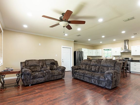 4th image of 7593 Gardenia Rd