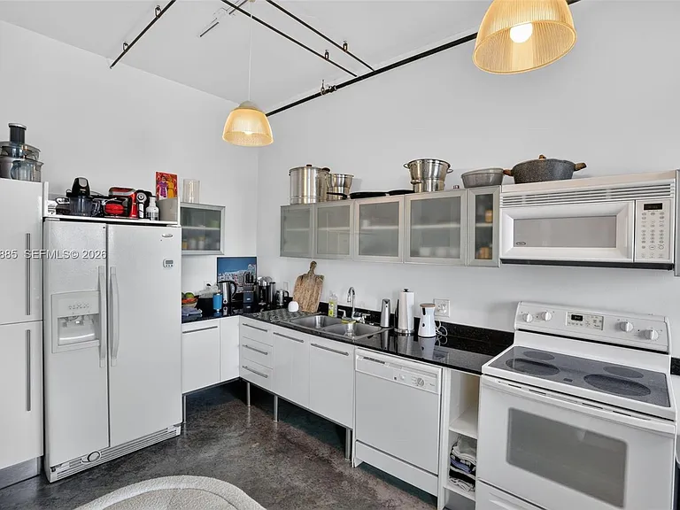 10 SW South River Dr #1005 — Photo 8