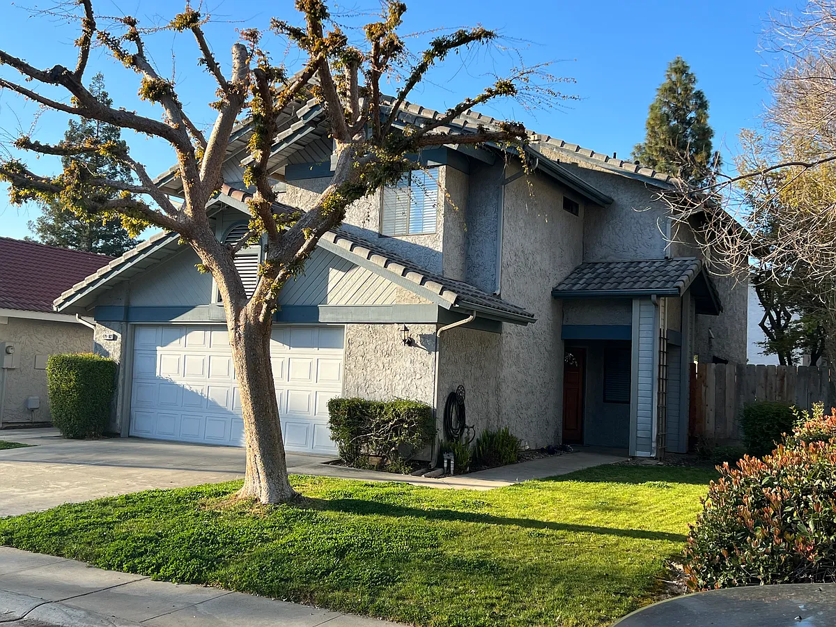 Building Photo - 479 E Alluvial Ave #102