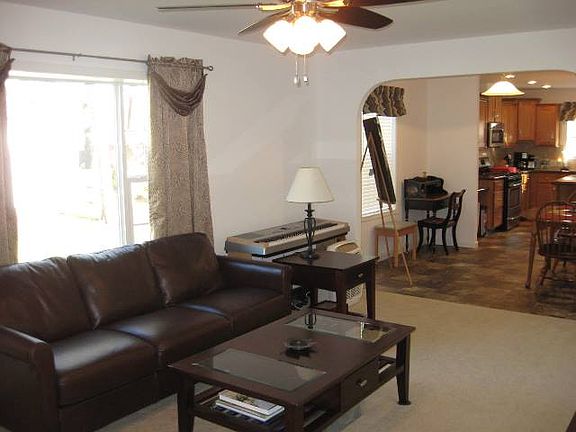 4th image of 10 Clovercrest Dr