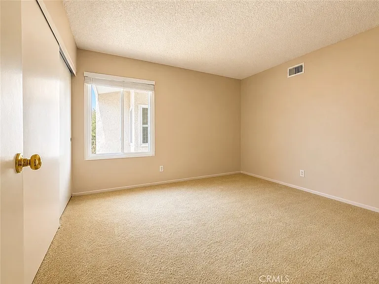 23707 Sandalwood St — Photo 16