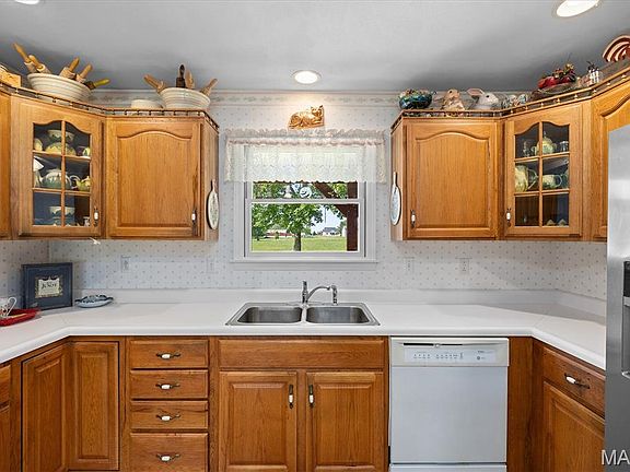 4th image of 1218 Litteken Ln