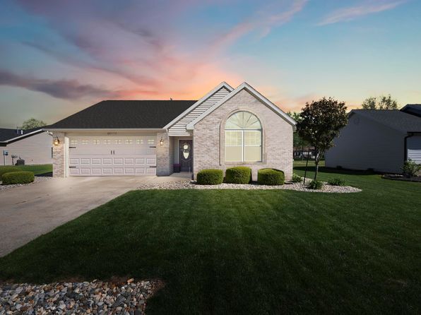 22117 Maple Ct, Woodburn, IN 46797