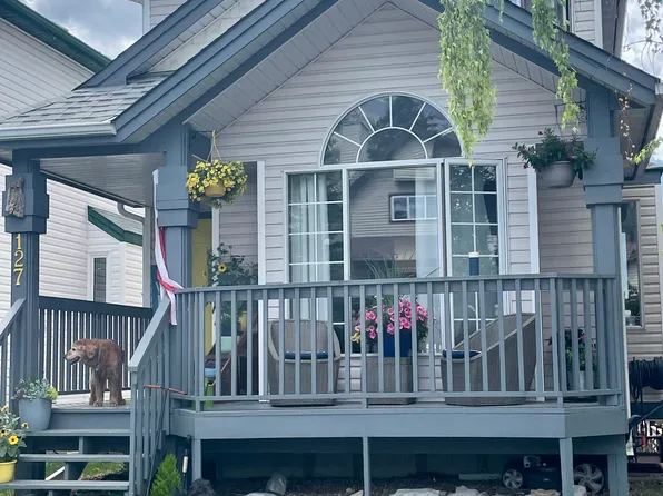 127 Moraine Rd, Canmore, AB T1W 1J6