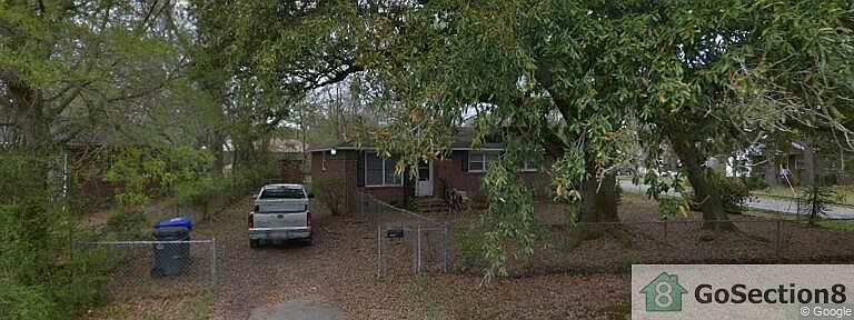 1st image of 2682 Louise Dr