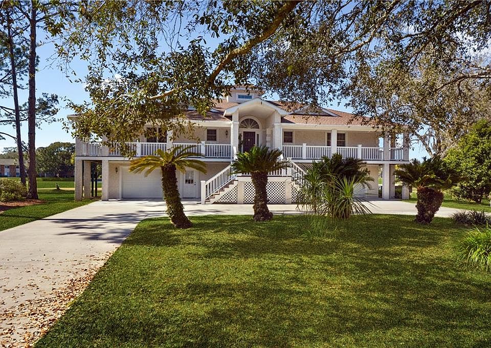 1st image of 413 Palm Dr
