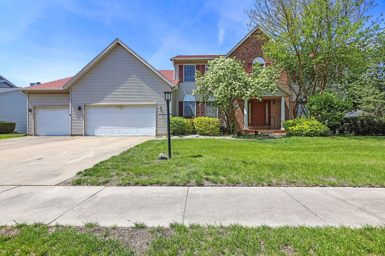 2203 Edgewater Pl photo 1
