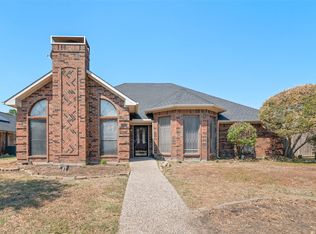 2703 Devonshire Dr, Carrollton, TX 75007