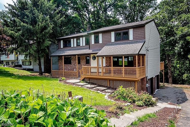1st image of 7 Hemlock Dr