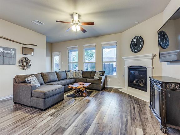 4th image of 2013 Lake Moss Ln