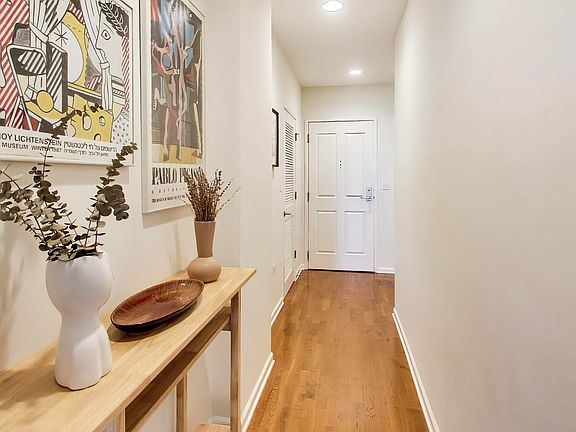 3rd image of 828 W Grace St APT 1308