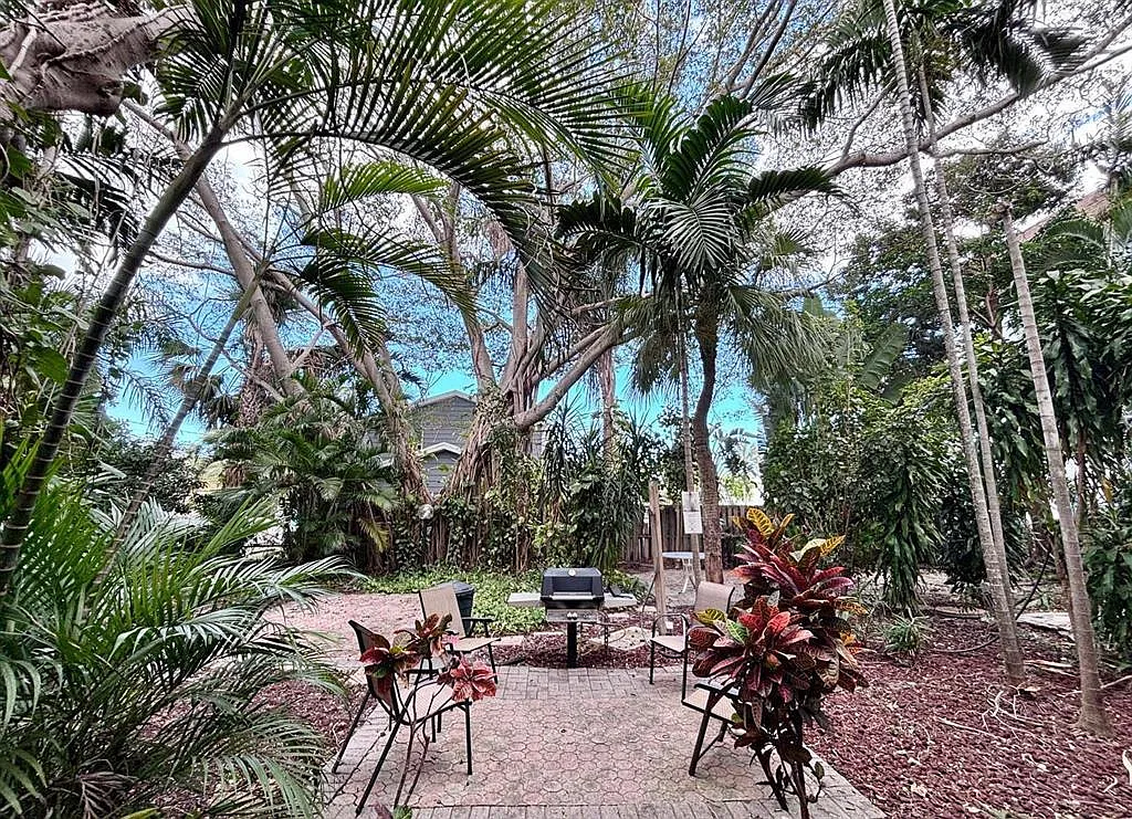 2 bed, 2.0 bath, 880 sqft, $1,900 — Photo 4