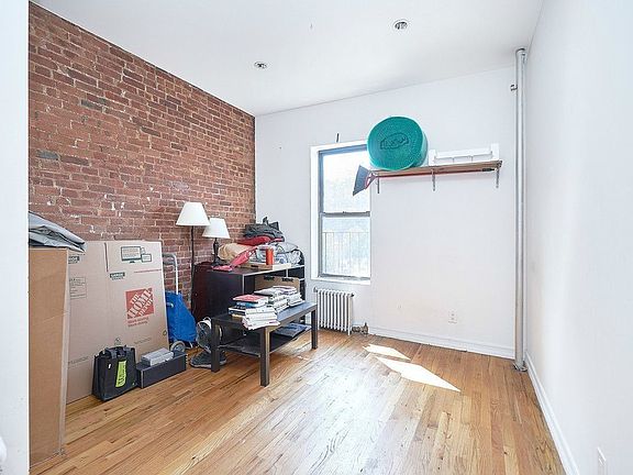 2nd image of 85 W 104th St APT 5B