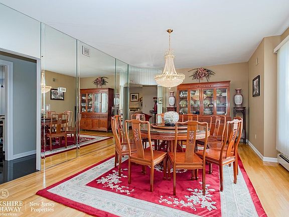 07_2TaylorrLake_2_DiningRoom_HiRes