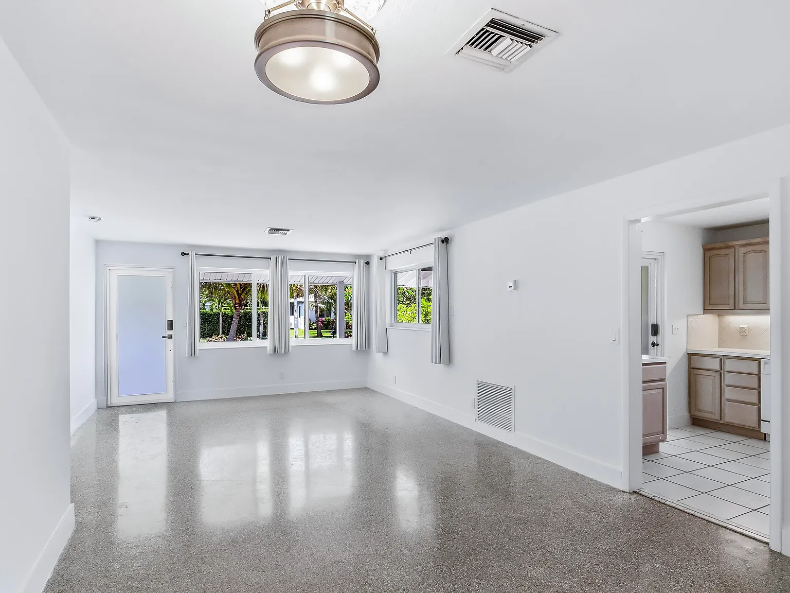 3 bed, 2.0 bath, 1420 sqft, $5,500 — Photo 4