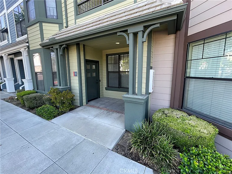 530 S Primrose Ave — Photo 2