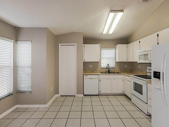 5th image of 219 Lookout Dr