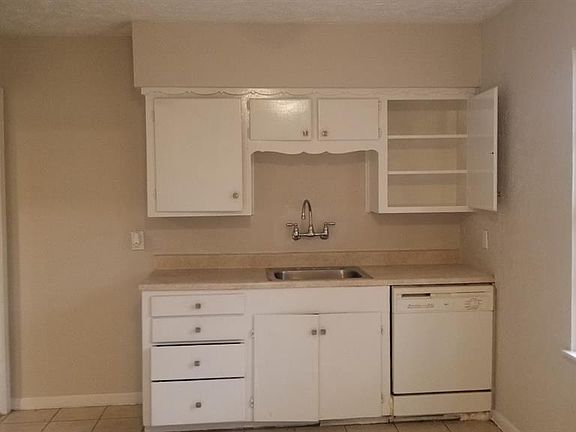 4th image of 14911 Grand Prairie Dr