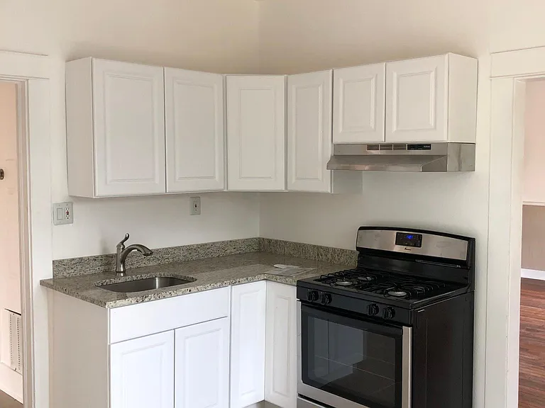 1402 Avenue D — Photo 2